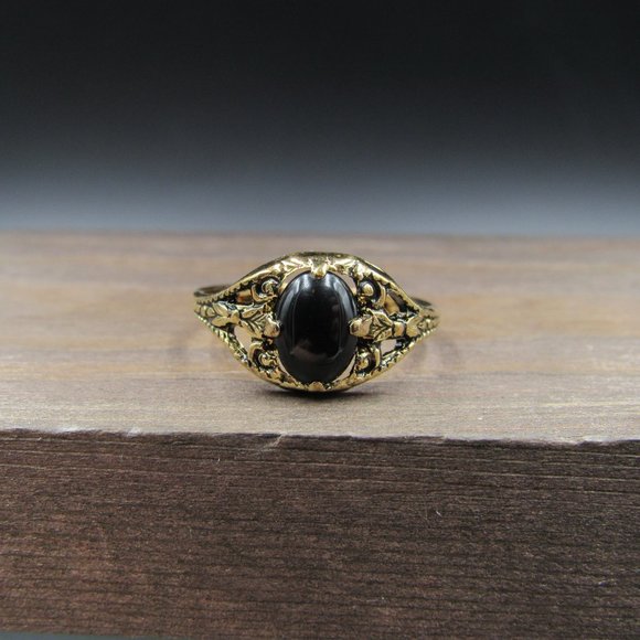 Size 7 Gold Tone Rustic Faux Black Stone Band Ring - Picture 2 of 6